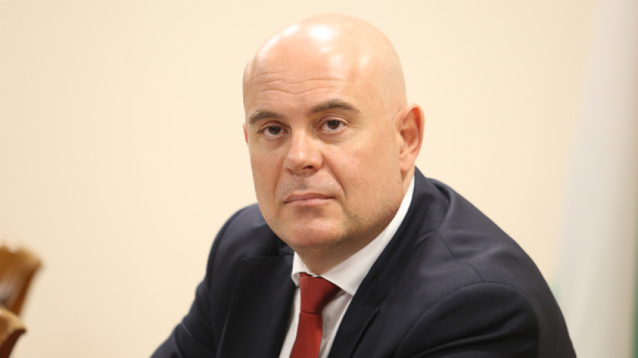Главният прокурор Иван Гешев е внесъл в Конституционния съд на Република