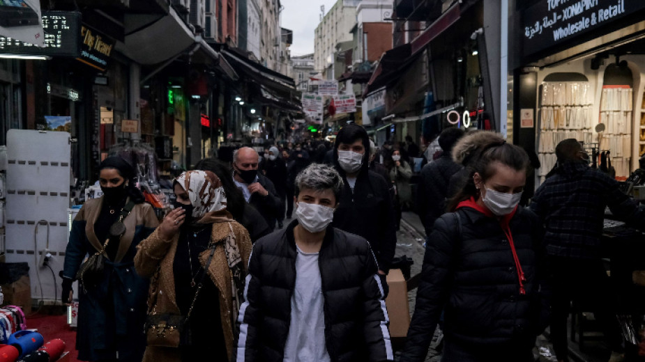 Турция преживява най-тежкия период от началото на пандемията от новия