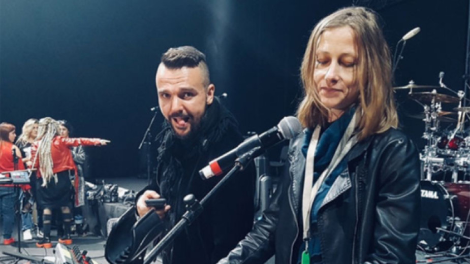 Изграждането на артистичният имидж и артистите като бранд е дългосрочен