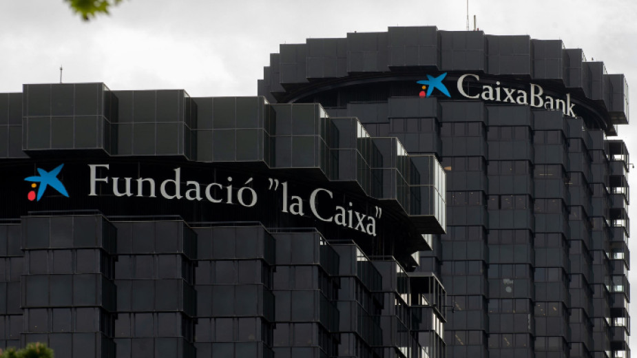 След последните драстични съкращения в две от най-големите испански банки