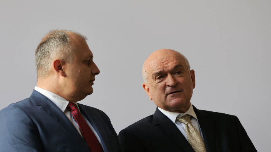 Служебният министър на електронното управление Валентин Мундров и премиерът Димитър Главчев.