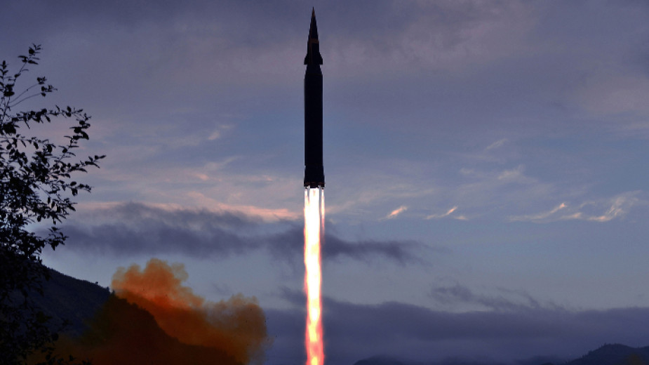 Северна Корея обяви, че успешно е тествала нова хиперзвукова ракета