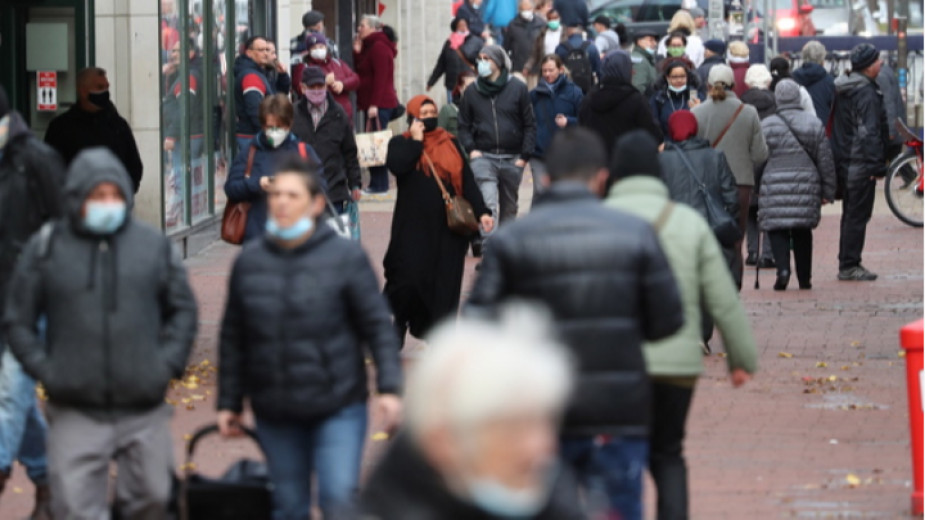 От днес властите в Полша въвеждат почти пълна карантина за