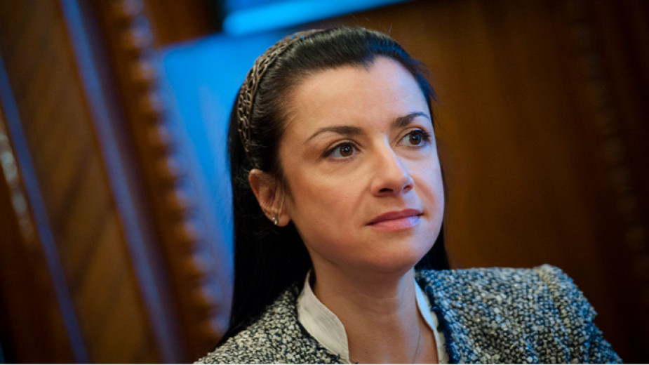 Александрина Пендачанска обяви, че подава оставка от Обществения съвет на