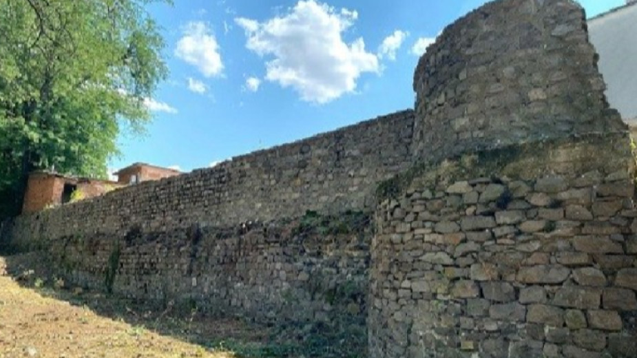Продължава разчистването на средновековната крепост Дъбилин в Ямбол. Укрепителното съоръжение
