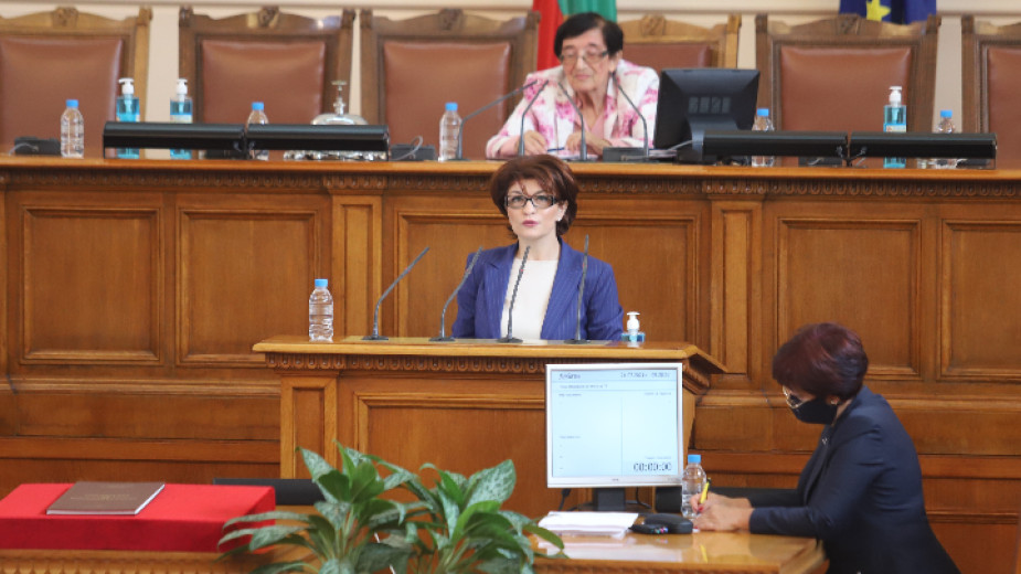 Десислава Атанасова, председател на парламентарната група на ГЕРБ-СДС, представи декларацията