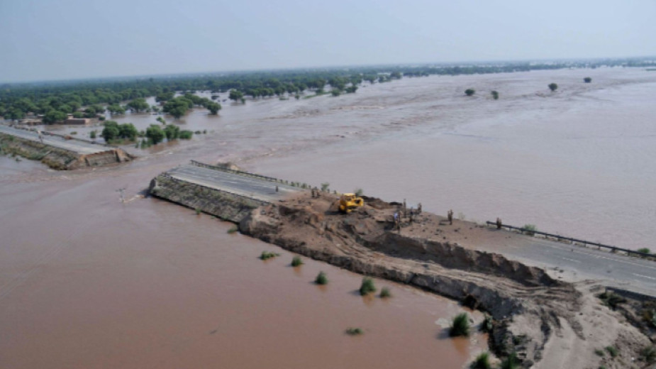 Властите в Пакистан призоваха за мащабна международна помощ след опустошителните