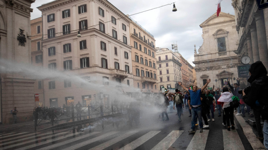 В Милано и Рим се проведоха протести срещу Зеления пропуск.