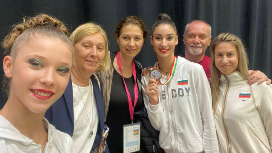 Ева Брезалиева спечели бронзов медал в многобоя, а Магдалина Миневска