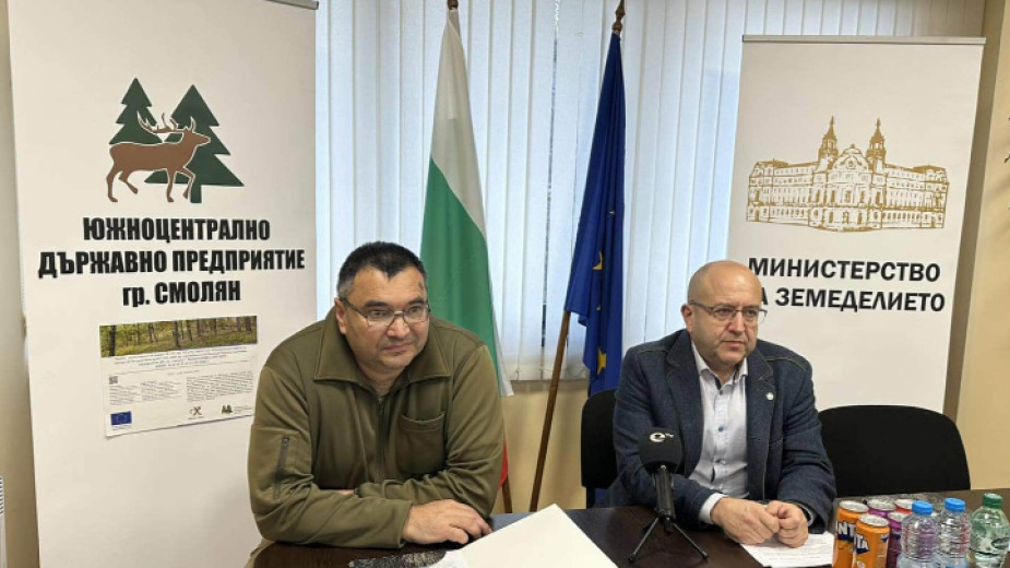 Инж. Емил Комитов (първият от ляво надясно) и инж. Елин Лилов