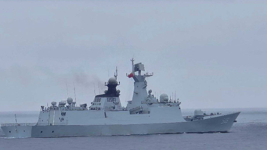 Кораб на китайските ВМС военноморски сили, ракетна фрегата FFG 548, северно от Тайван, 23 май 2024 г. Тайван изстреля реактивни самолети и постави ракетни, военноморски и сухопътни части на тревога в четвъртък заради китайски военни учения, провеждани около самоуправляващата се островна демокрация, където нов президент встъпи в длъжност тази седмица.