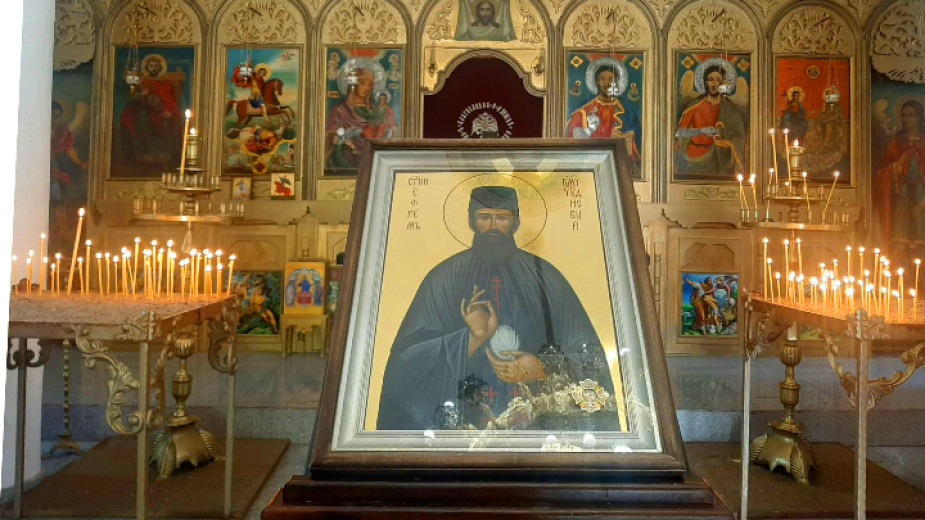 Иконата с чудотворните мощи на св. Ефрем Нови, пристига днес в