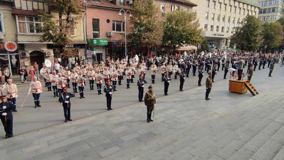 Международният фестивал на военните духови оркестри даде началото на честванията