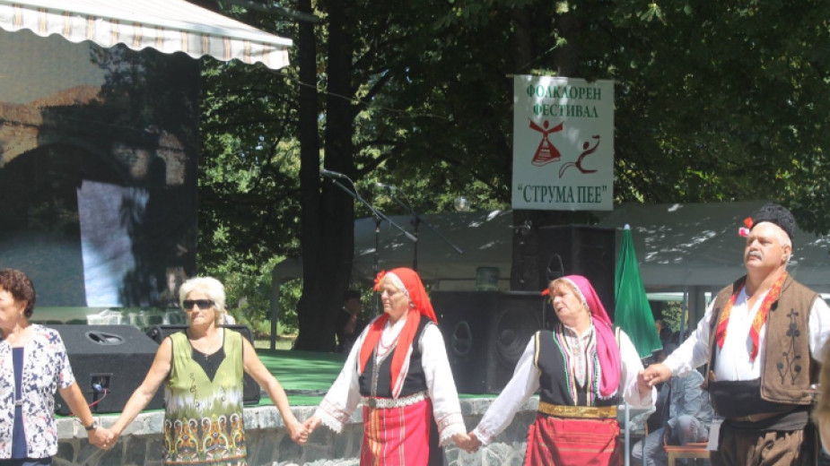 Втори ден продължава фолклорният фестивал  Струма пее - 2022 в