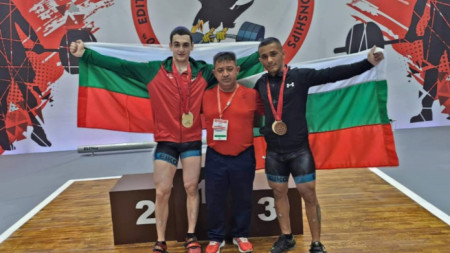 Иван Димов и Габриел Маринов със старши треньора Иван Иванов