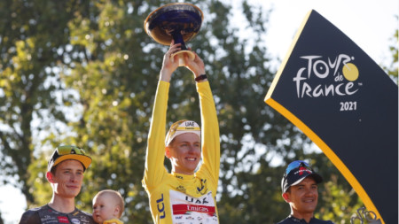 Тадей Погачар триумфира за втори пореден път в колоездачната Обиколка