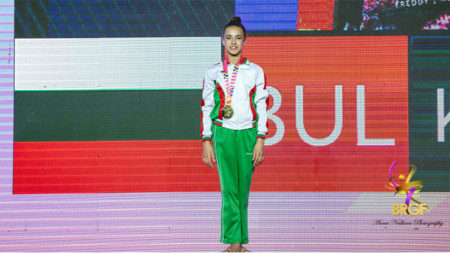 Елвира Краснобаева със златния медал на обръч от ЕП в Тел Авив