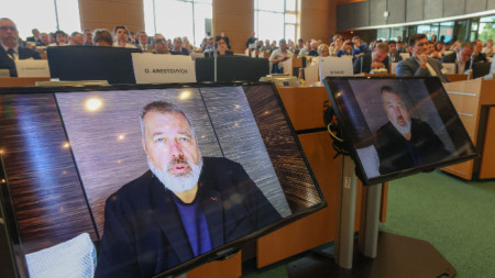 Нобеловият лауерат Дмитрий Муратов направи видеообръщение към участниците в конференцията на руската опозиция