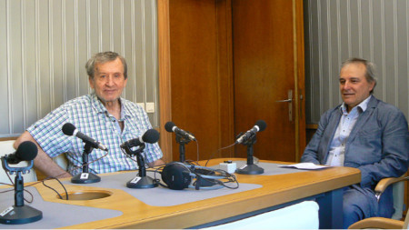 Академик Георги Марков (вляво) и Румен Дечев в студиото на програма „Христо Ботев“