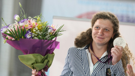Милка Манева получи през юни олимпийския медал в НСА по време на честването на Международния олимпийски ден и Деня на българския олимпиец.