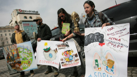 Еколози протестират срещу изграждането на бъдеща инсталация за горене на отпадъци в София. 2016 г.