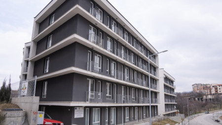 Община Благоевград предостави над сто напълно обзаведени жилища за семейства