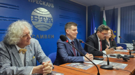 Nga e majta në të djathtë Georgi Llozanov, Milen Mitev, Kirill Vëllçev