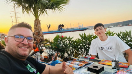 17-годишният Семих (вдясно) и Самед Сеймов