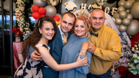 Наталия Лазарова и семейството ѝ