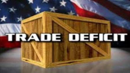 Търговският дефицит на САЩ достигна рекорден пик през август заради