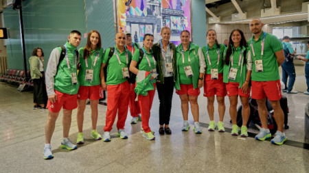 Стефка Косгадинова с олимпийците ни на летището в София.