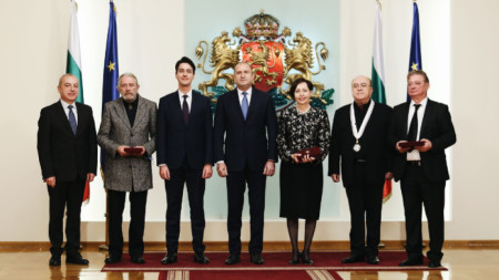 Президентът Румен Радев с наградените