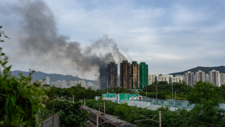 Обхванатите от огън сгради от жилищния комплекс 