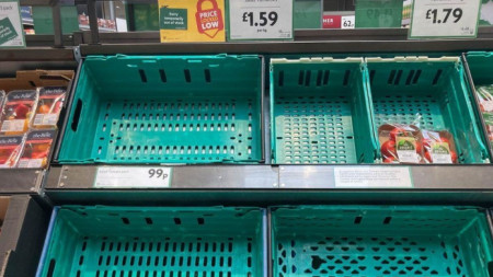 В социалните медии се появиха снимки с полупразни рафтове в супермаркети