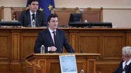 Служебният министър на правосъдието Крум Зарков на изслушване в парламента, 17 май 2023 г.
