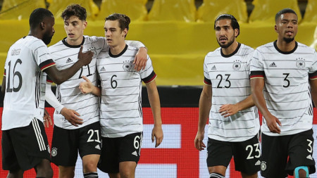 Германия и Турция направиха зрелище, завършило 3:3
