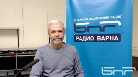 Скулпторът Николай Нинов в студиото на Радио Варна