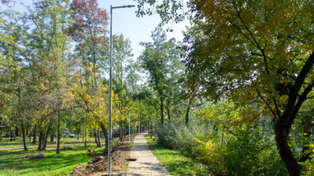 Крайречната алея в градския парк на Ямбол ще бъде осветена