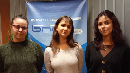 От ляво надясно - Анелия Кирилова, Тея Тошева и Михаела Михайлова 