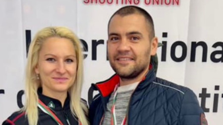 Таня и Антон Ризови спечелиха златни медали в днешните финали на 10 метра пушка от международния турнир по спортна стрелба в София