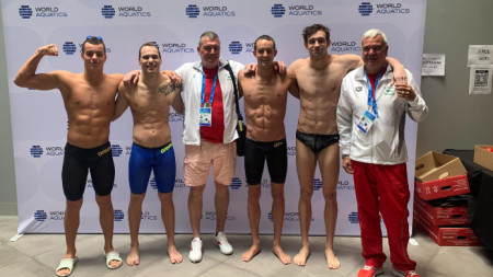 Българската щафета плува на исторически първи финал на СП.