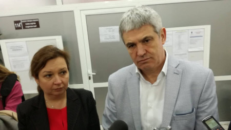 Заместник-министърът на труда и социалната политика Зорница Русинова и председателят на КНСБ Пламен Димитров