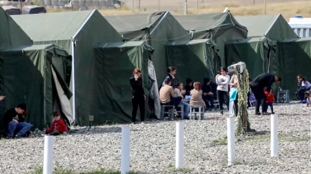 Евакуирани цивилни в руски лагер край Степанакерт, 21 септември 2023 г.
