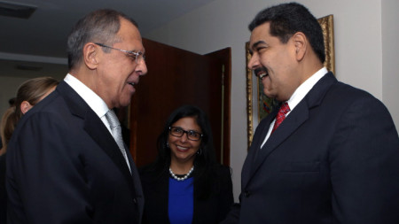 Сергей Лавров (вляво) на среща с Николас Мадуро в Ню Йорк през 2015 г. 