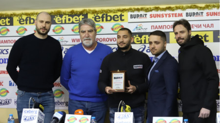 Волейболните шампиони от Хебър Пазарджик бяха отличени за втори пореден