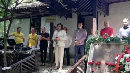 Лидерът на БСП Корнелия Нинова говори на честването в къщата-музей на Димитър Благоев в Банкя.
