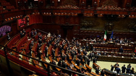 На финала на гласуването на вота на доверие към новото правителство в Камарата на депутатите, долната камара на парламента в Рим, 25 октомври 2022 г.