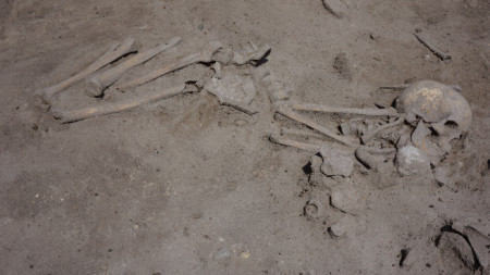 Раннонеолитен гроб на около 7 600 години откри в селище Слатина екип от археолози от БАН.