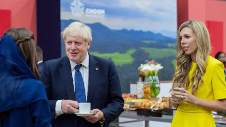 Британският премиер Борис Джонсън и съпругата му Кари Джонсън на 26-та среща на Британската общност (CHOGM) в Кигали, Руанда, 24 юни 2022 г. 