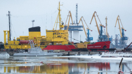 Сапьори са завършили разминирането на пристанището в окупирания украински град